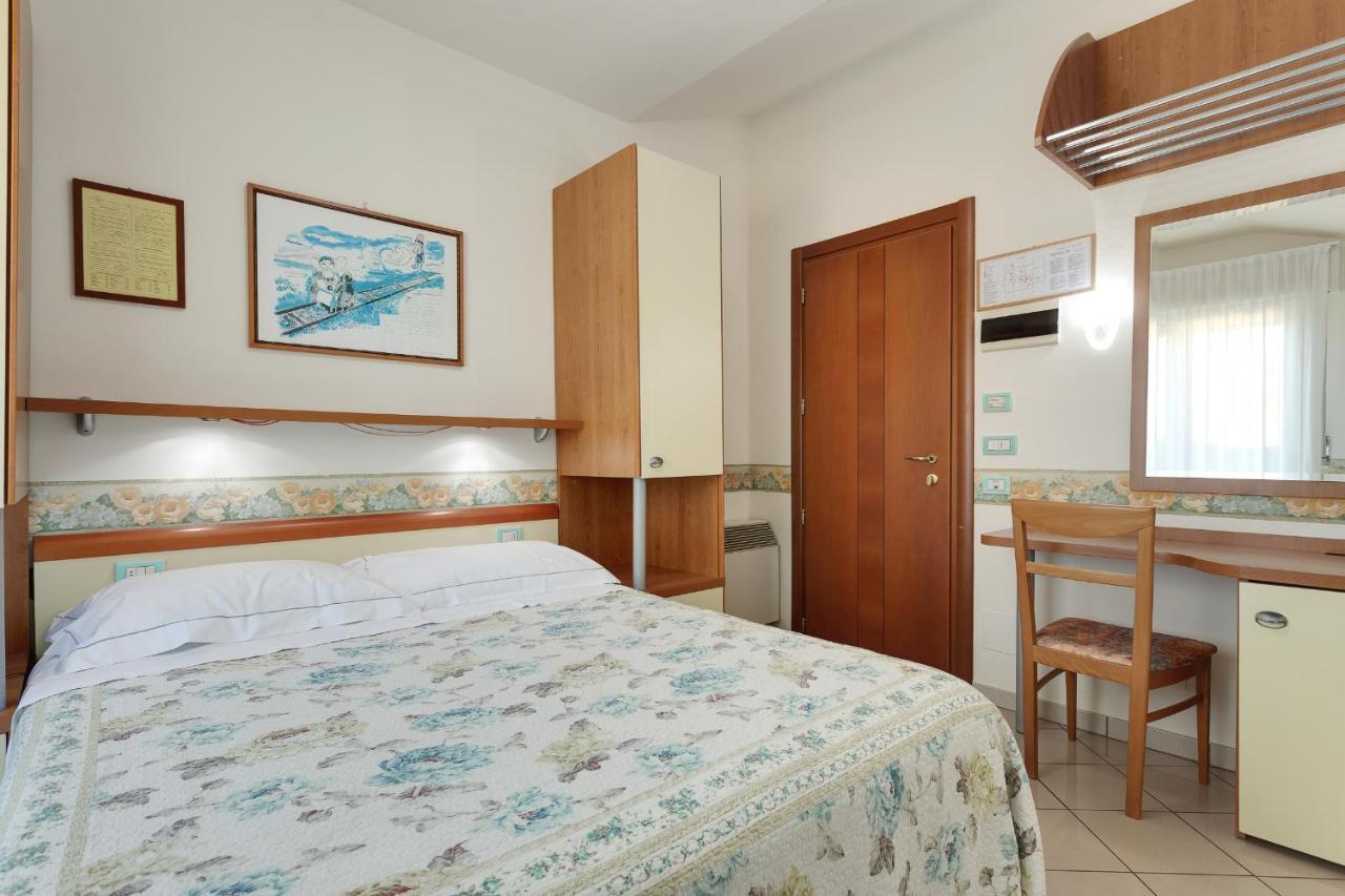 Hotel Dolcevita Cesenatico Exterior photo