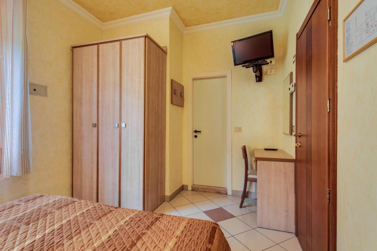 Hotel Dolcevita Cesenatico Exterior photo